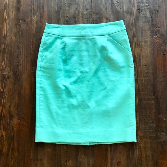 J. Crew Dresses & Skirts - J. Crew Pencil Skirt w/ pockets (Mint green)